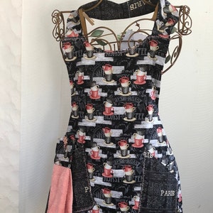Vintage style, grey and pink apron, coffee cups and Paris words, reversible apron,  multi pockets, over the head neck strap, scalloped hem