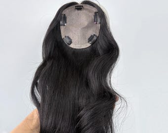 22 "100% Echthaar Topper: Vollseide Basis, Gewelltes Schwarz / Braun Haarteil