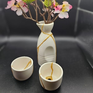 Kintsugi Bottle - White and gold Kintsugi Vase -- Kintsugi Sake - Japanese - Wabi-sabi- homemade decor