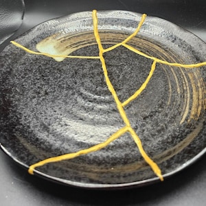 Stor Kintsugi-tallrik med 7 brytare, nyckelhållare, smyckesbehållare, guld, svart och guld, japansk keramik