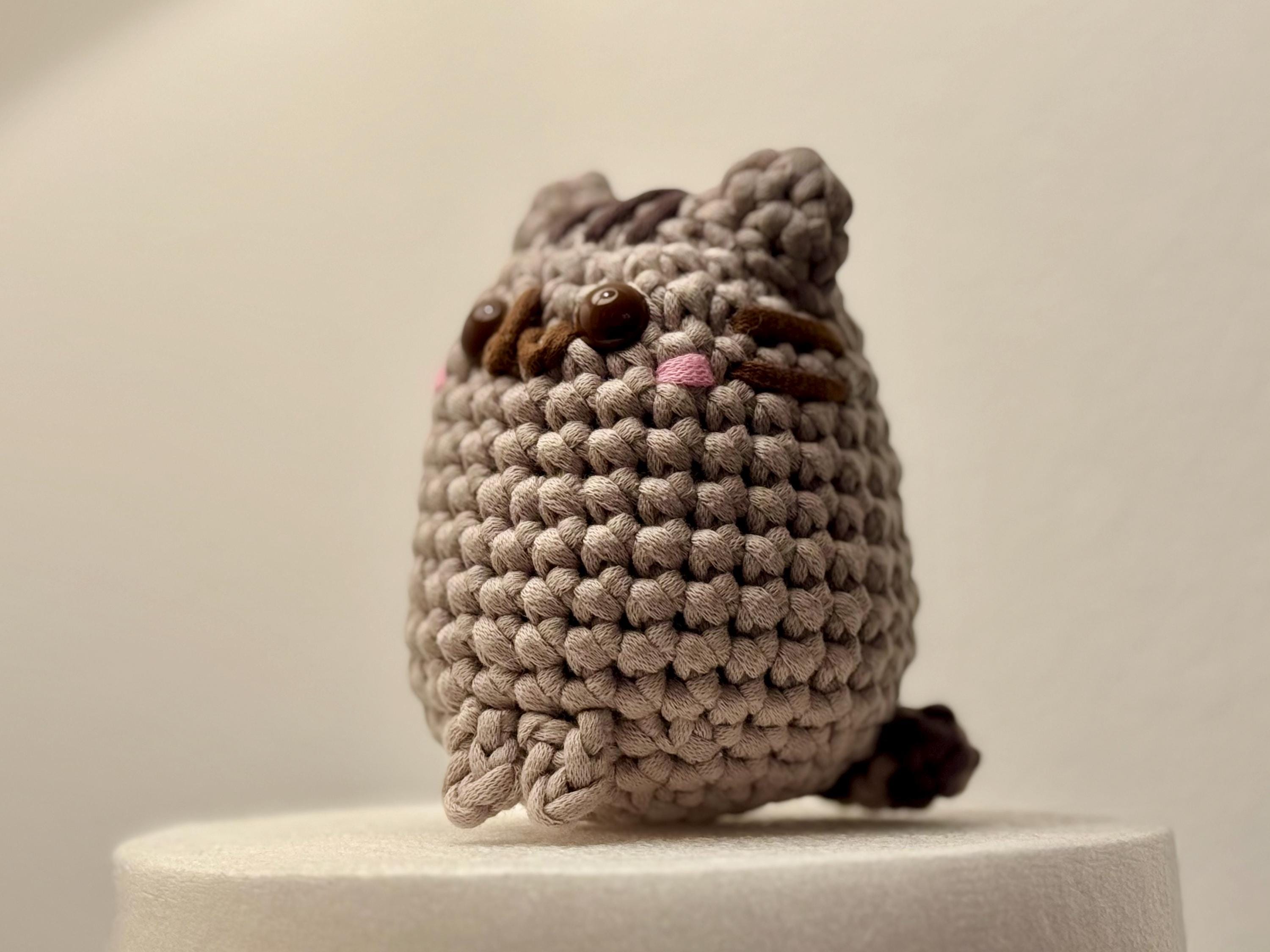 2 KEYCHAINS CROCHET Kit Hello Kitty & Pusheen, Neuf Mais Emballage