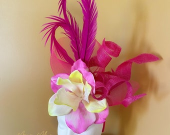 Sombrero Fascinator Kentucky Derby Sinamay Rosa con Flor de Magnolia Rosa y Amarillo Lima Sombrero Kentucky Oaks con Plumas Rosas