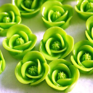 Clearance 30pcs Green Flower Cabochons 17mm RB1058Y-10