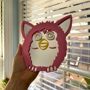 Lustro Y2K z różowym puchem: retro pastelowa akrylowa dekoracja ścienna