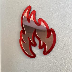 Espelhos Flamejantes | Decoração de Parede em Acrílico Rosa e Vermelho | Arte em Espelho Colorido e Excêntrico – Presente Feito à Mão