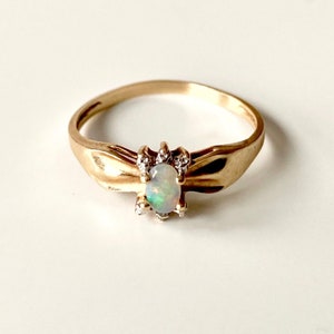 Vintage 10K Yellow Gold and Opal Ring image 1
