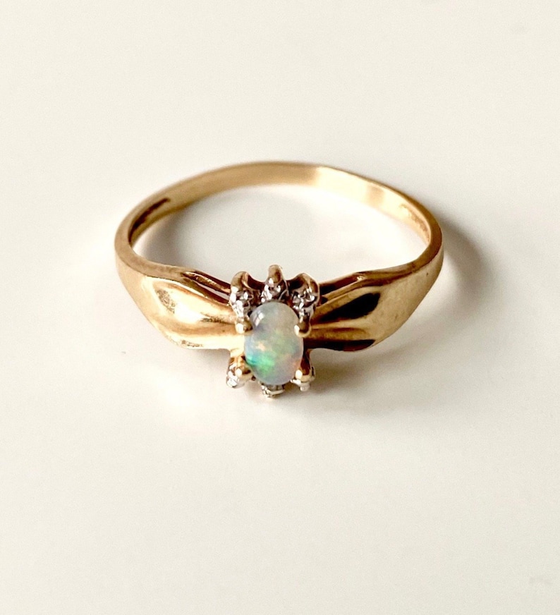 Vintage 10K Yellow Gold and Opal Ring image 1