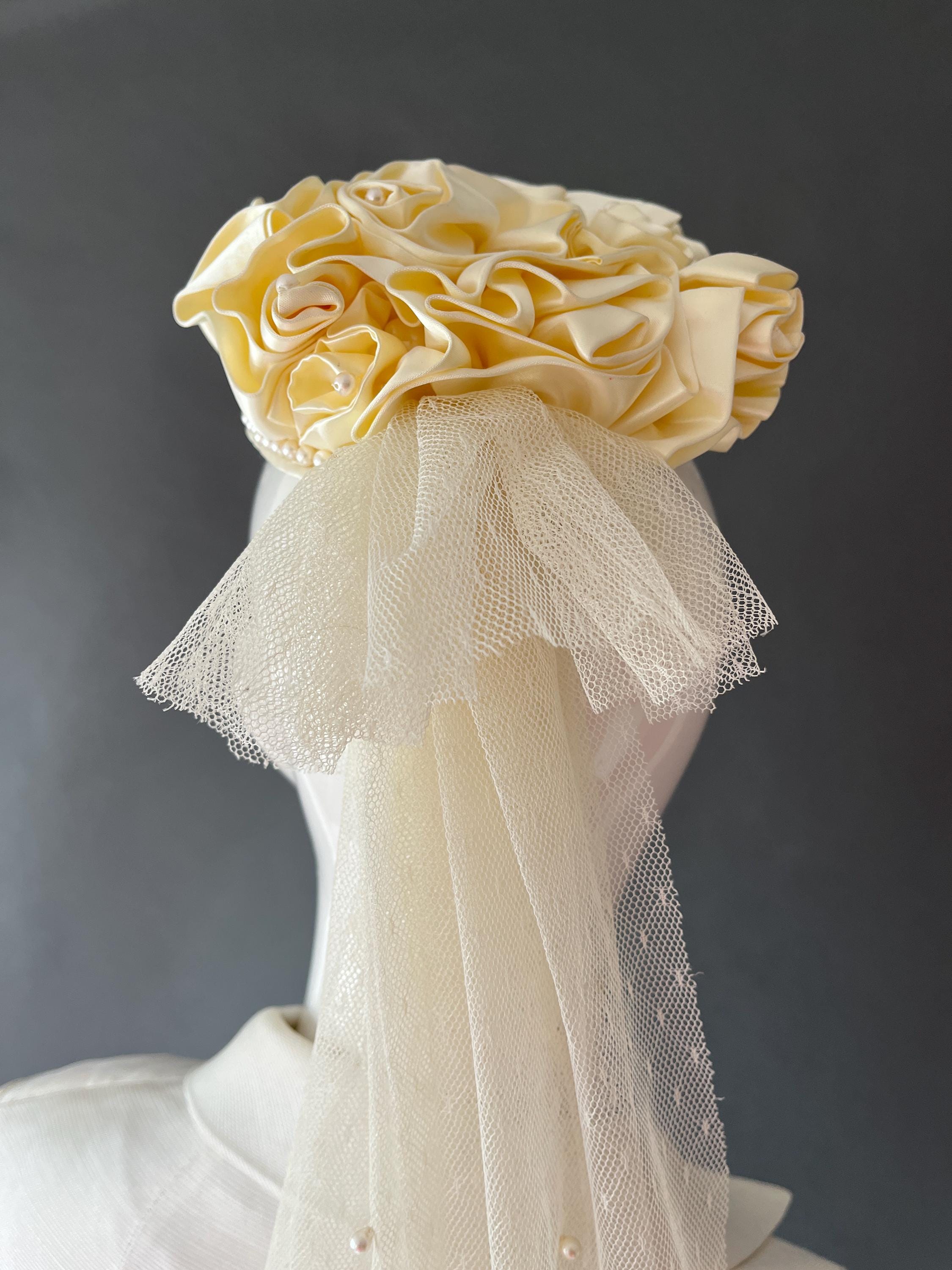 Vintage Ivory Bridal Veil with Satin Rose & Pearls - Excellent Condition Floral Ivory Bridal Veil, Fingertip Wedding Veil With Rose  main image 3