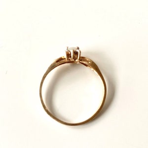 Vintage 10K Yellow Gold and Opal Ring image 3