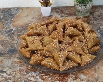 Moroccan Sweet Briwat With Peanuts Coated With Honey, Arabic Candy Nuts Dessert Moroccan Pastry بريوات البريوات