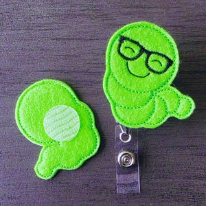 Raupe mit Brille, Abzeichen Reel Topper (wählen Sie zwischen Button Topper nur oder Button Topper mit Ihrer Wahl der Abzeichenrolle)