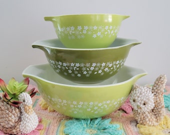 Vintage Set of 3 Pyrex Spring Blossom Re-Design Crazy Daisy Cinderella Mixing Bowls Green and Lime