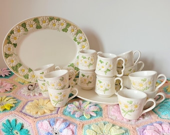 Metlox Discontinued Sculptured Daisy Poppytrail 10 1/2
