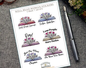 Puede incluir: Una hoja de seis pegatinas con diseños de libros. Cada pegatina presenta un libro abierto con flores y textos como "Well Read Woman", "Fiction Addiction" y "Read". Las pegatinas son blancas con ilustraciones coloridas.
