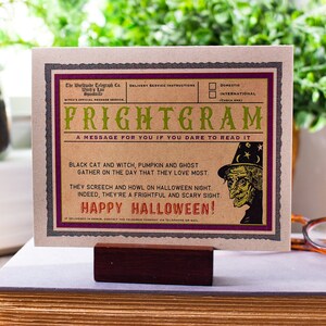 Tarjeta de Halloween nostálgica con diseño de bruja aterradora y estilo vintage. imagen 8