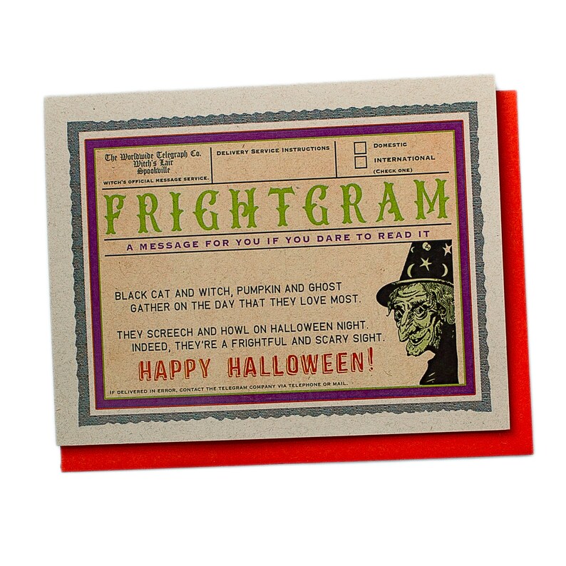 Tarjeta de Halloween nostálgica con diseño de bruja aterradora y estilo vintage. imagen 7