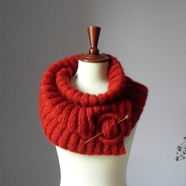 Handknitting cowl/capelet in hot red. Super soft Italian kid mohair. - Handmade - Clasp and Wood pin - Luxuriously soft