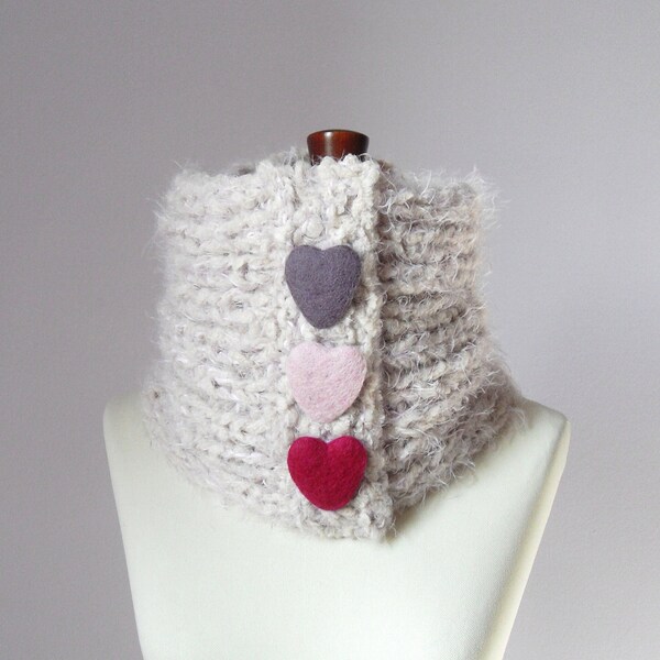 Gigante Crochet Cowl - polvere rosa con cuori di feltro