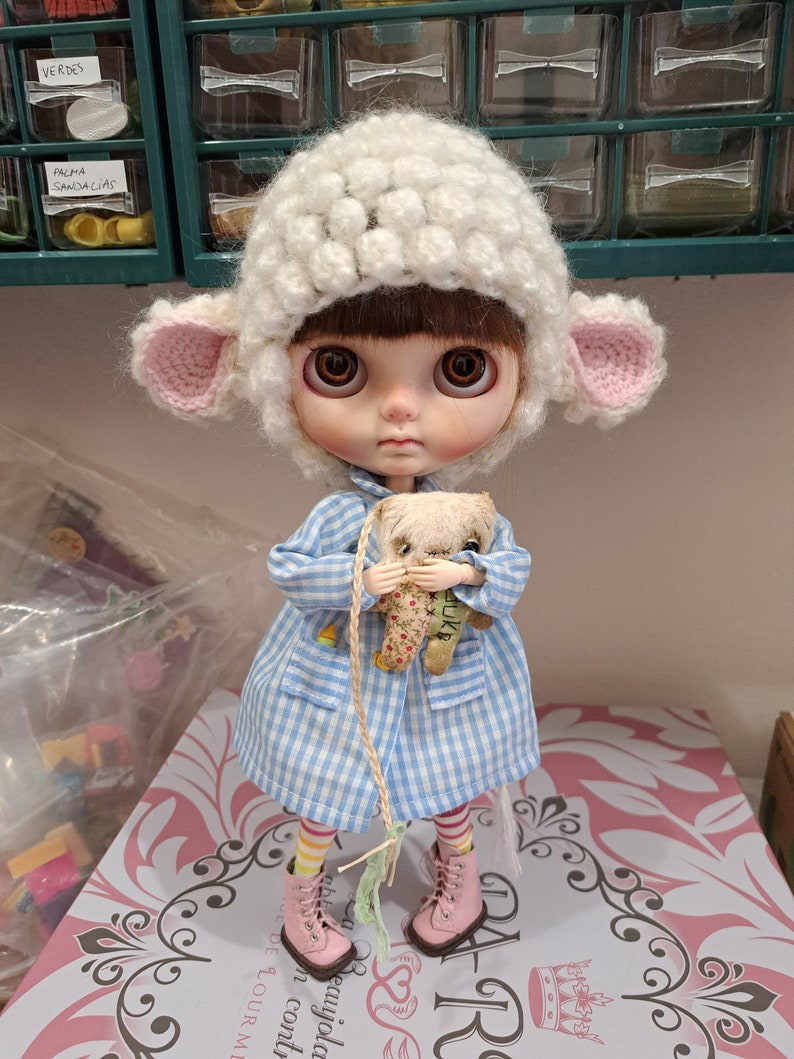 Gorro de oveja para muñeca Blythe. Ropa para Blythe. Gorro a crochet para Blythe doll, Blythe ropa, blythe muñeca, ropa para Blythe image 9