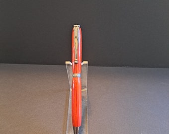 Penna Twist sottile Redheart realizzata a mano, tornita in legno con finitura canna di fucile