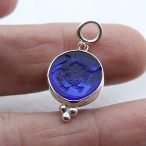 Naszyjnik z wisiorkiem z emalii Intaglio Leo Biżuteria - Naszyjnik z lwem - Wisiorek ze znakiem zodiaku Biżuteria - Srebrny wisiorek - Znak zodiaku Lew - Prezent dla niej