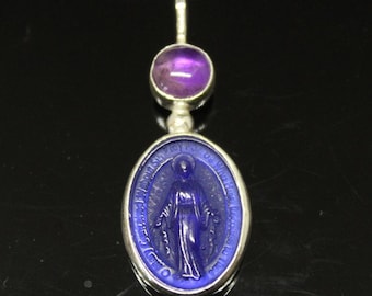 Colgante de la Virgen María con intaglio esmaltado: Collar de plata de ley con amatista