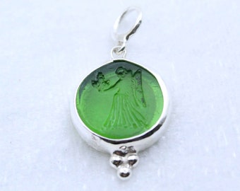 Colgante Virgo con intaglio de esmalte hecho a mano: Collar del zodíaco en plata de ley