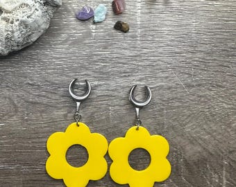 Plugs Ohrringe Gold oder Silber Gelb Daisy Cut-Out Daisy Tunnel Verstecken Plugs Sättel Gestreckt Ohrschmuck 6 mm - 25 mm