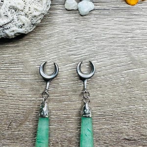 Dangle Gauges Plug Earrings Silver Green Aventurine Gemstone Point Pendant Tunnels Saddles Hider Plugs Stretched Ear 2g (6mm) - 1’&#39; (25mm)