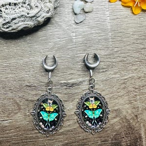 Dangle Gauges Plug Earrings Silver Antique Frame Luna Moth Tunnels Hider Plugs Saddles Stretched Ear Jewelry 2g (6mm) - 1’’ (25mm)