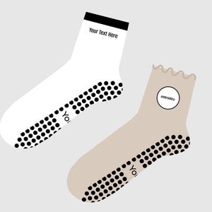 Può includere: Due paia di calzini con pois neri. Un paio è bianco con il testo "Your Text Here" e l'altro paio è beige con il testo "embroidery".