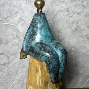 Graceful Presence – Bronze Abstract Lady Sitting | Handcrafted Curvy Figure Sculpture
