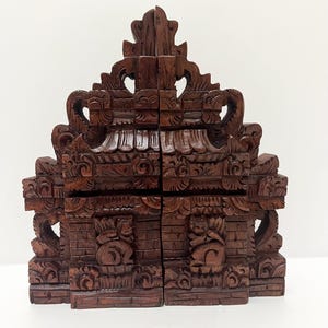 Balinese Heritage Gate – Hand-Carved Wooden Entrance Decor