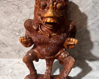 バリ島 東南アジア 木彫りの神 手彫りの木彫りのガルーダ像 彫刻