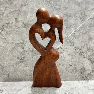 Hand-Carved Wooden Kissing Couple Sculpture: Romantic Home Decor
