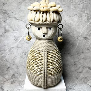Tribal Tides – Estátua de Concha do Mar de Timor | Decoração de Figura Étnica Artesanal