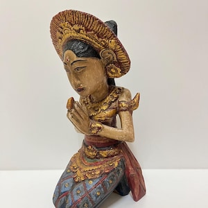 Balinese Grace – Traditional Woman Resin Sculpture | Cultural Heritage Home Decor