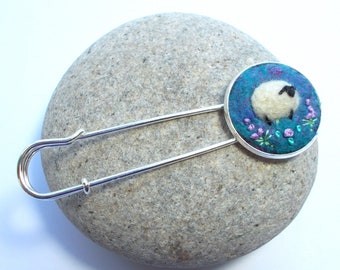 Felt Sheepy Shawl Pin, Handmade in Scotland, Teal Needle Felted Sheep Kilt Pin Style Brooch.