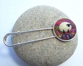 Felt Sheepy Shawl Pin, Handmade in Scotland, Needle Felted Sheep Kilt Pin Style Brooch.