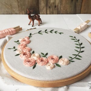 Flourishing Crown digital hand-embroidery pattern, beginner friendly image 3