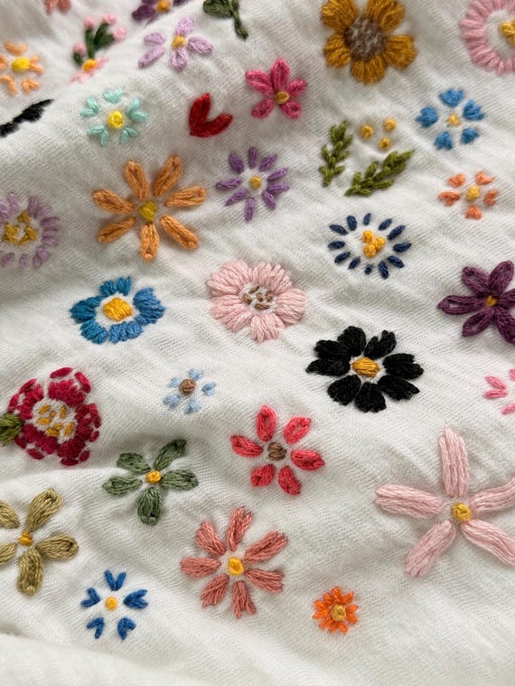 印刷可能な刺繍デザイン：スケッチ風の花柄 - 手刺繍で衣服を