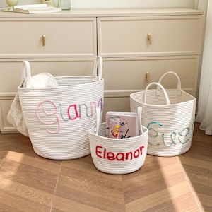 Personalisierter Baby-Namenskorb, Seil-Baumwollbaby-Spielzeug-Korb, kundenspezifischer Korb mit gesticktem Namen, kundenspezifisches Kinderzimmer-Aufbewahrungs-Babypartygeschenk