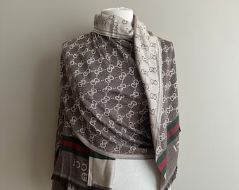 Vintage Gucci monogram zijden sjaal, Gucci zijden uitlaat, vintage beige sjaal, Gucci Foulard sjaal, Gucci sjaal cadeau voor haar!