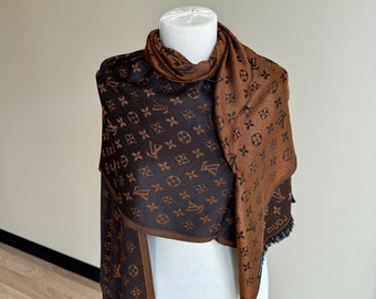 Vintage Lv Monogram zijden sjaal, Lv Silk Muffler, Vintage Bronze & Black Sjaal, Lv Foulard Sjaal, Vrouwen Sjaal Cadeau voor haar!