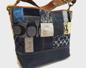 Bolsa tote de ombro Coach Vintage Y2K em jeans azul índigo com patchwork. Sem devolução!