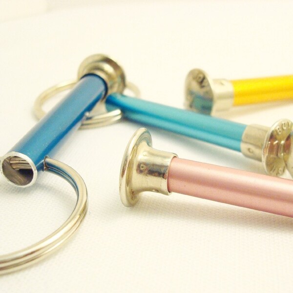 Knitting needle keyring