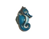 Vintage Toshikane Arita right facing seahorse button
