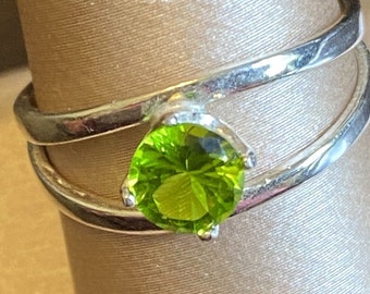 Peridot Ring 6mm gemstone prong set in split shank/double band -925 Sterling Silver- AUGUST birthstone - LEO - USA - free earrings in August