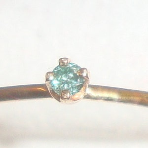 Diamantring (winzig blau oder weiß) 585 solid gold, 2 mm konfliktfreier Naturdiamant, stapelbar dünn Verlobungsring, von mir in den USA hergestellt