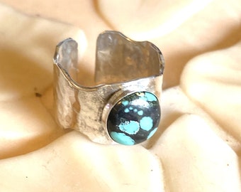 Brede golvende vetgedrukte turkooizen ring - Massief sterlingzilver - Verstelbaar van maat 4 of 5 tot maat 10 - I made it in USA met Desert Turquoise